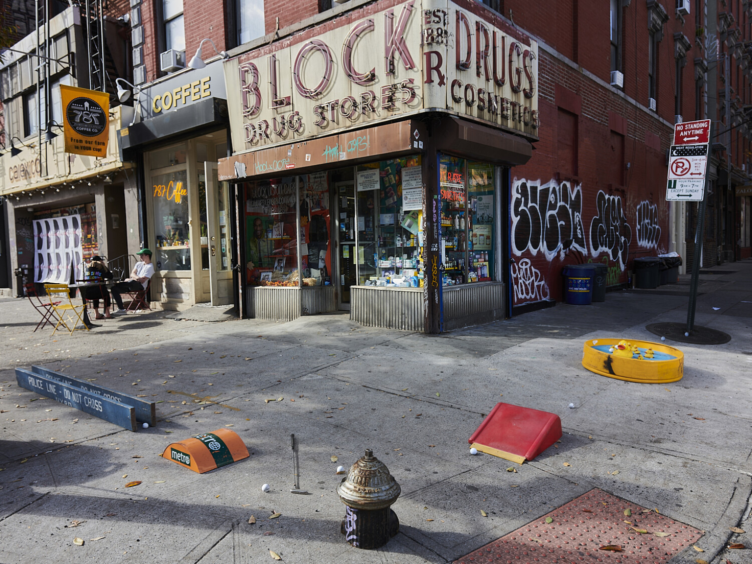 a store front with graffiti on the side of the building. Carlo Sampietro