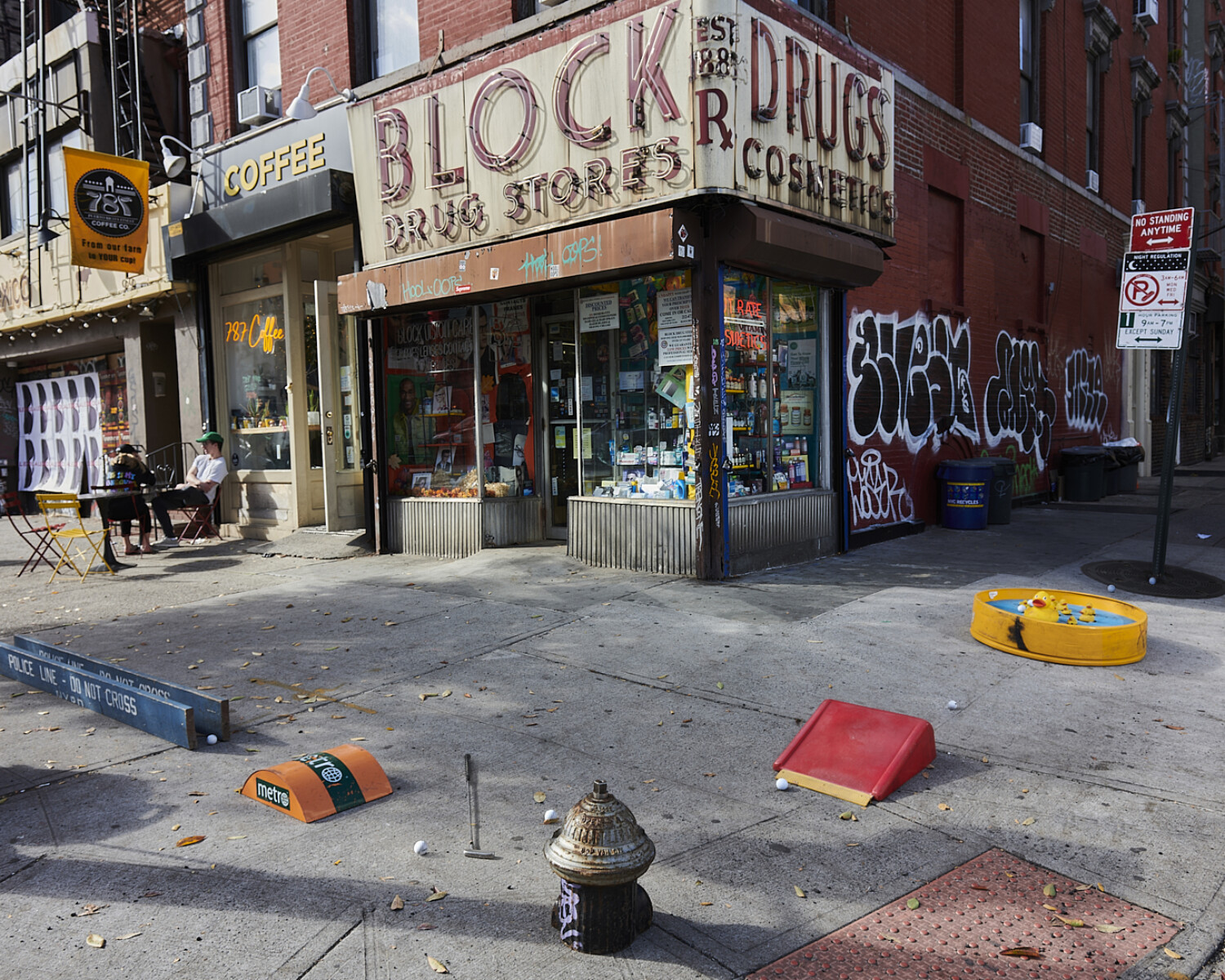 a store front with graffiti on the side of the building. Carlo Sampietro