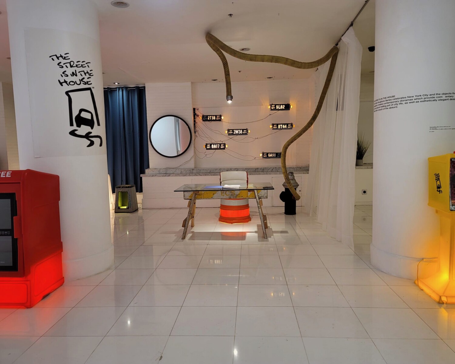 a room with a table and a chair. Carlo Sampietro